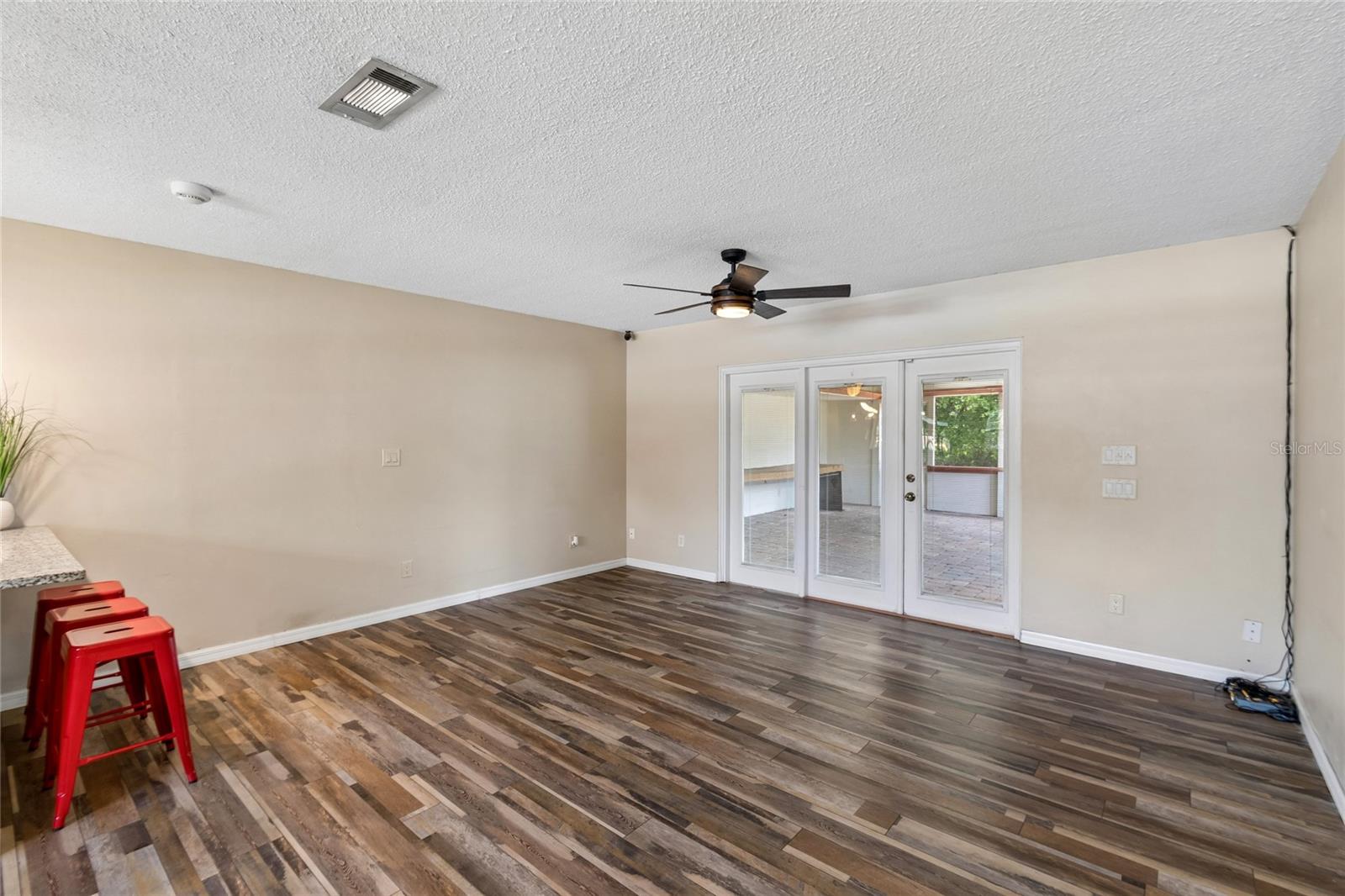 LAKESIDE VILLAGE - Residential