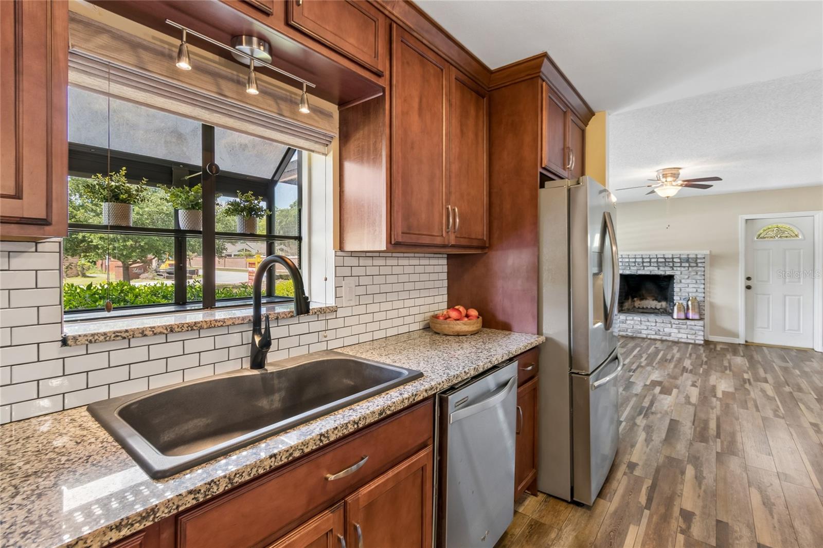 LAKESIDE VILLAGE - Residential