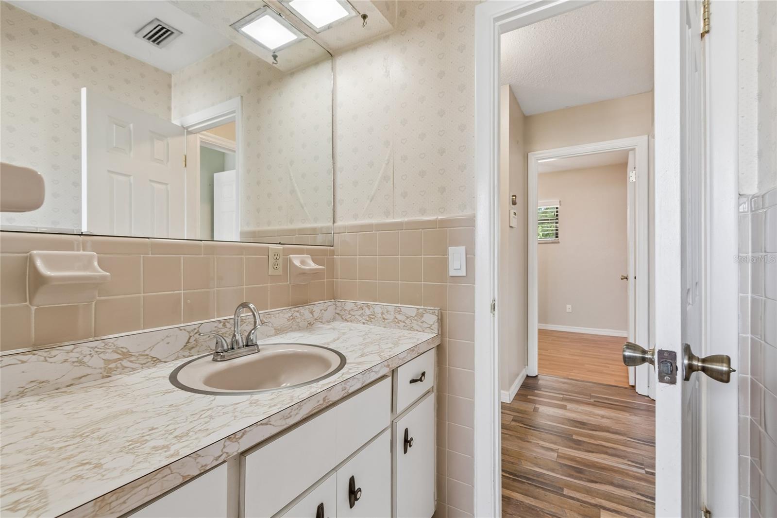 LAKESIDE VILLAGE - Residential