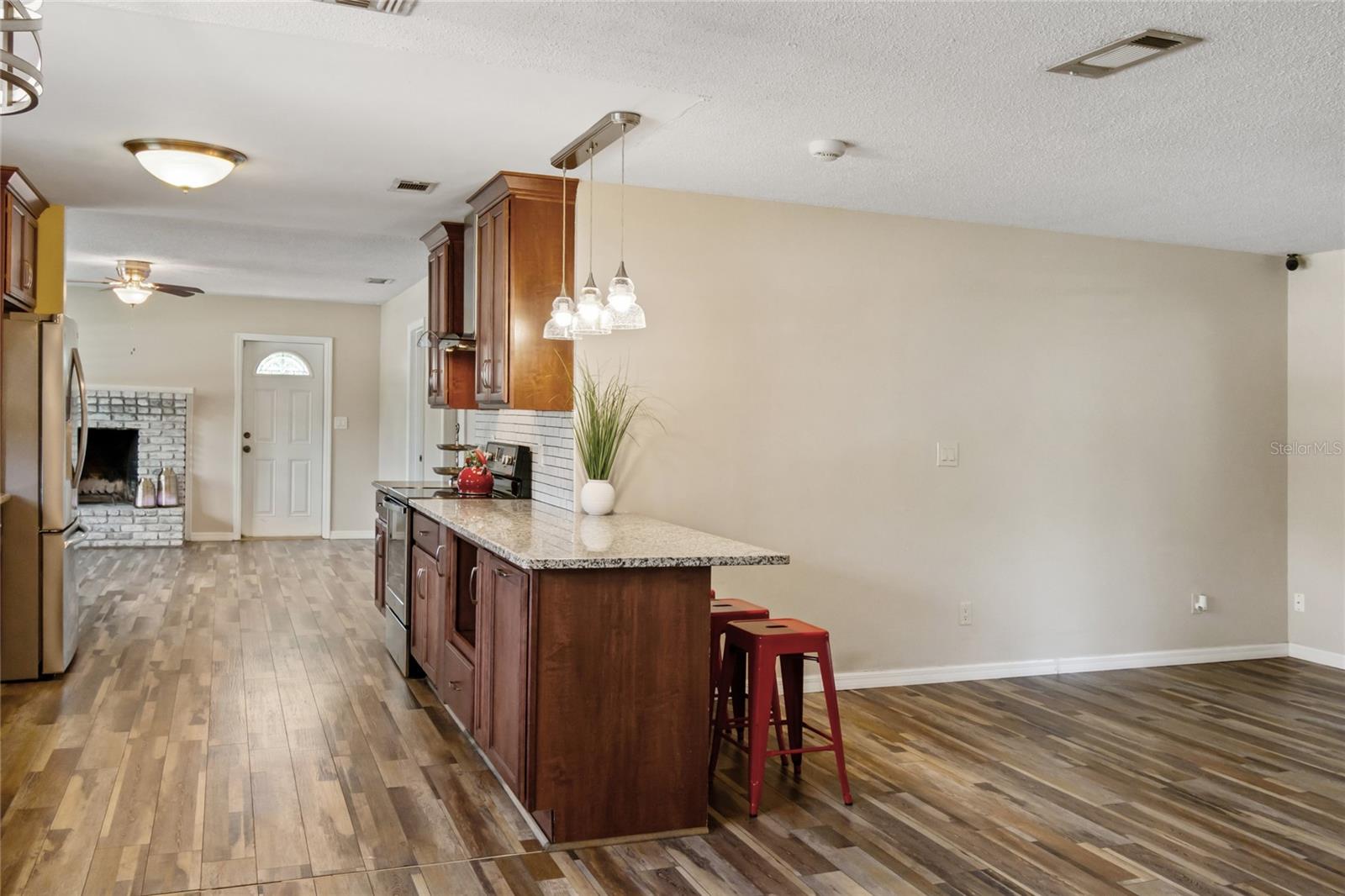 LAKESIDE VILLAGE - Residential