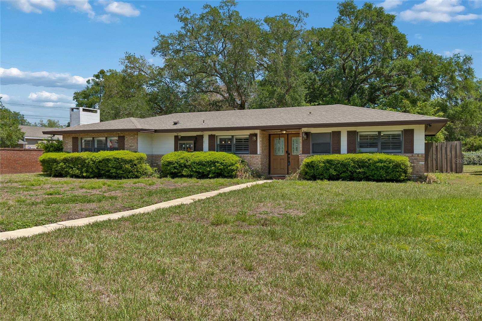 LAKESIDE VILLAGE - Residential