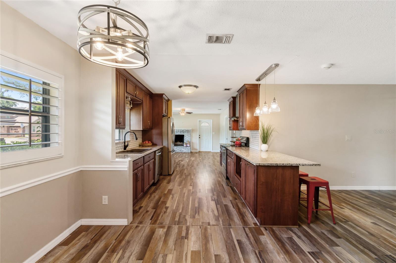 LAKESIDE VILLAGE - Residential