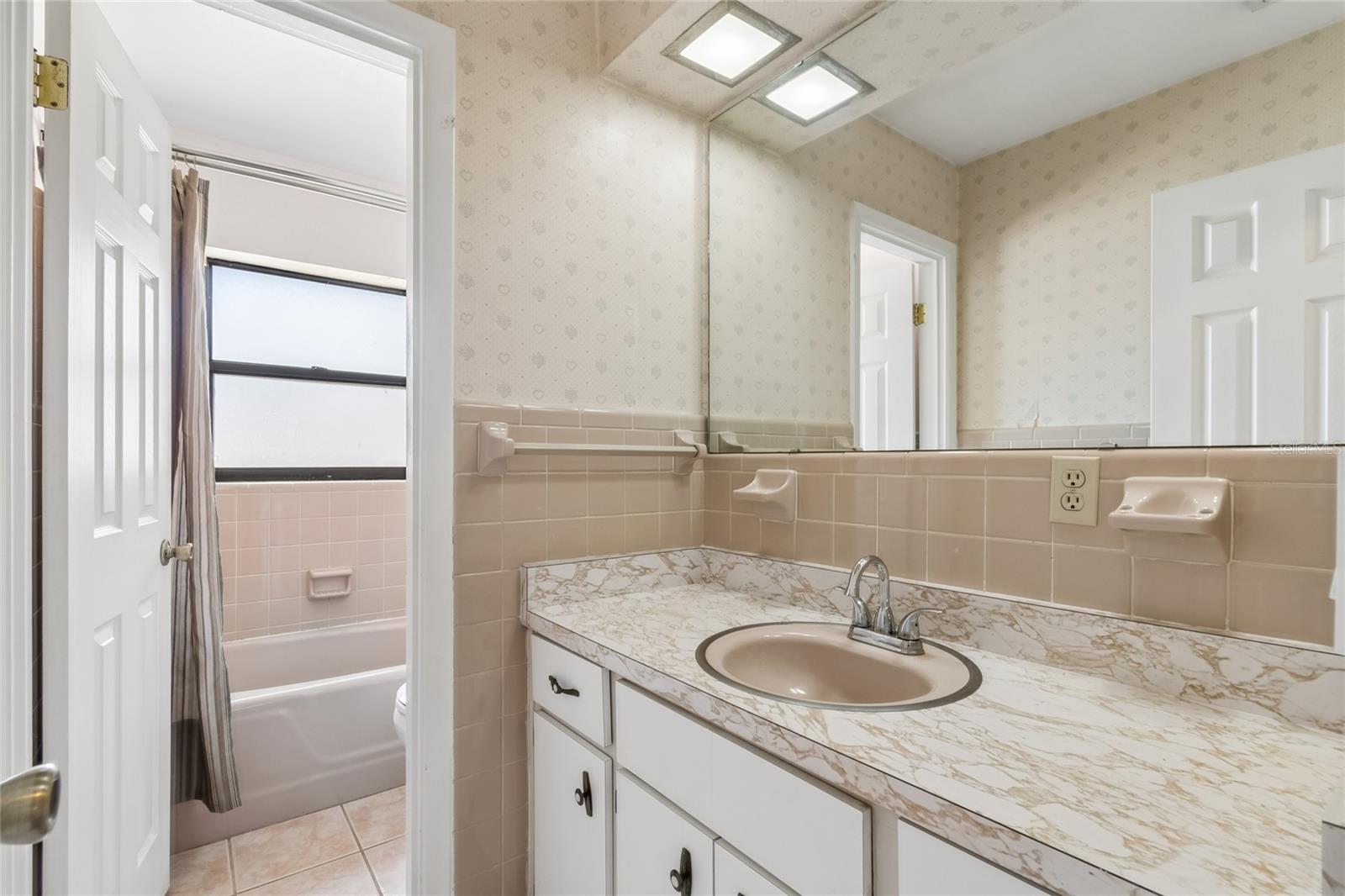 LAKESIDE VILLAGE - Residential