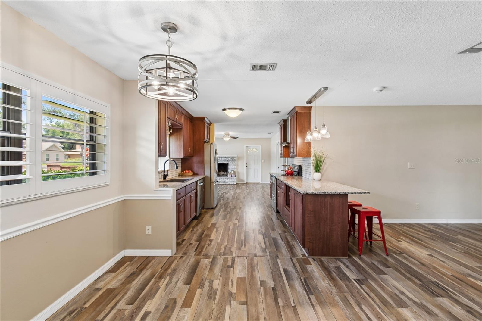 LAKESIDE VILLAGE - Residential