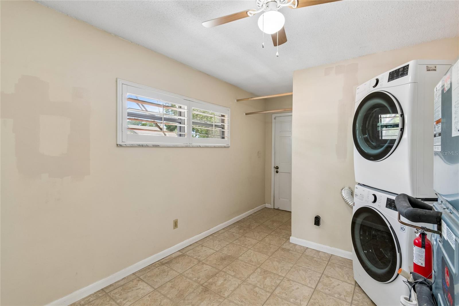 LAKESIDE VILLAGE - Residential