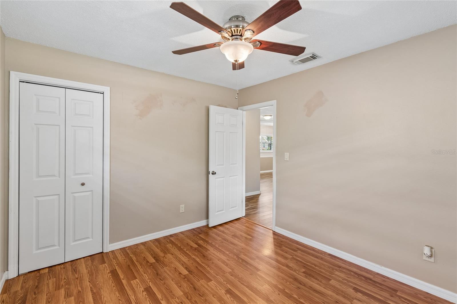 LAKESIDE VILLAGE - Residential