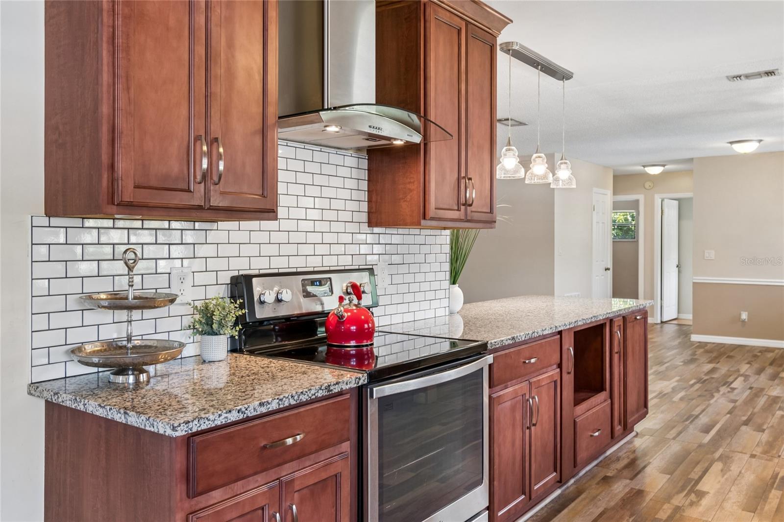 LAKESIDE VILLAGE - Residential