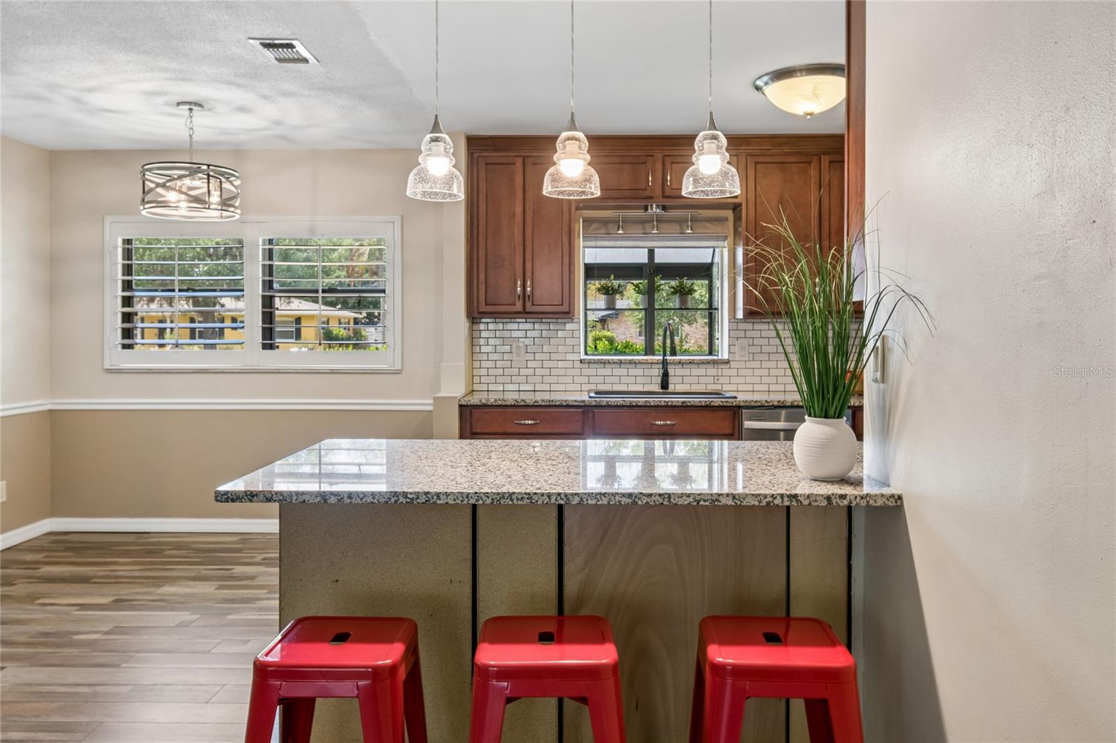 LAKESIDE VILLAGE - Residential