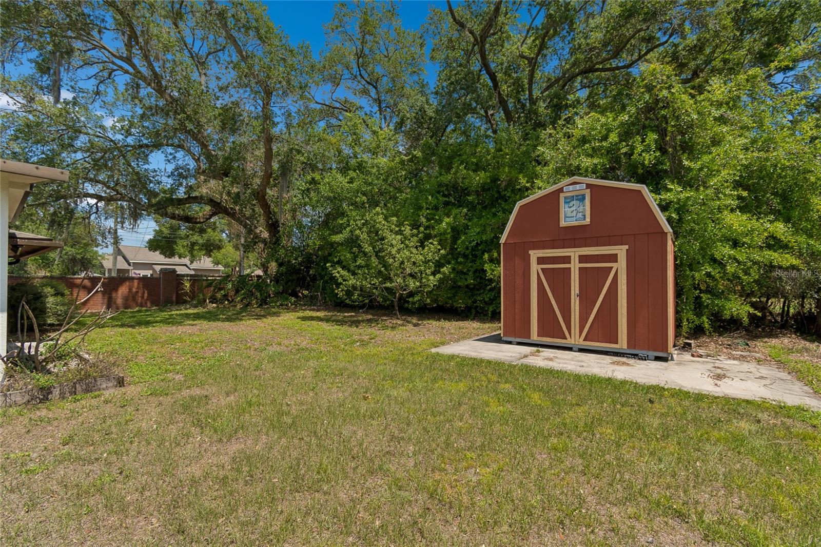 LAKESIDE VILLAGE - Residential
