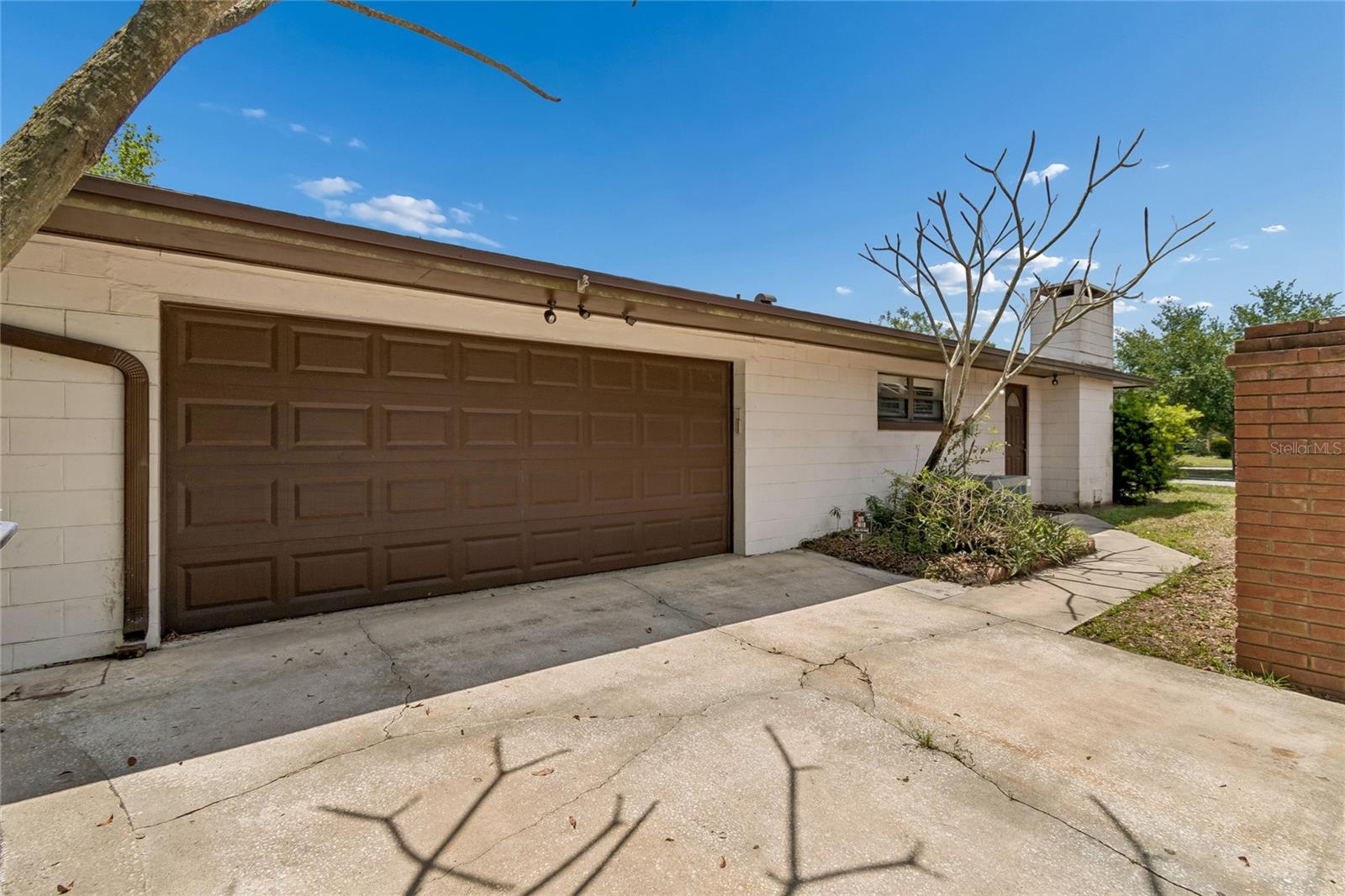 LAKESIDE VILLAGE - Residential