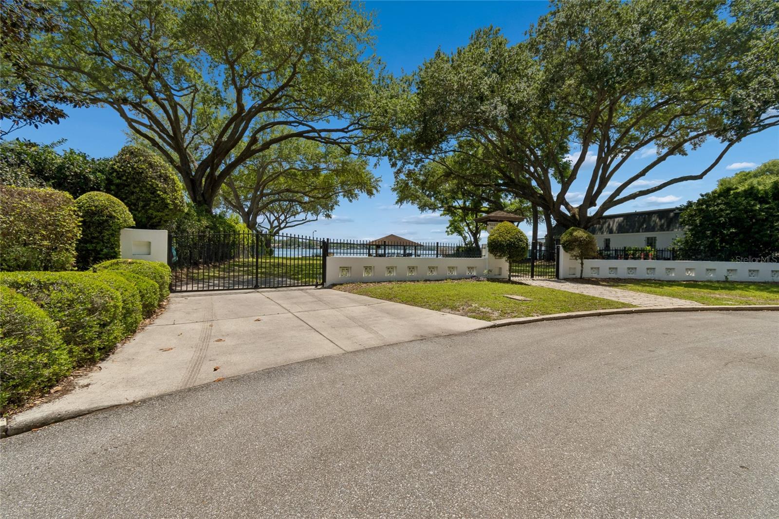 LAKESIDE VILLAGE - Residential