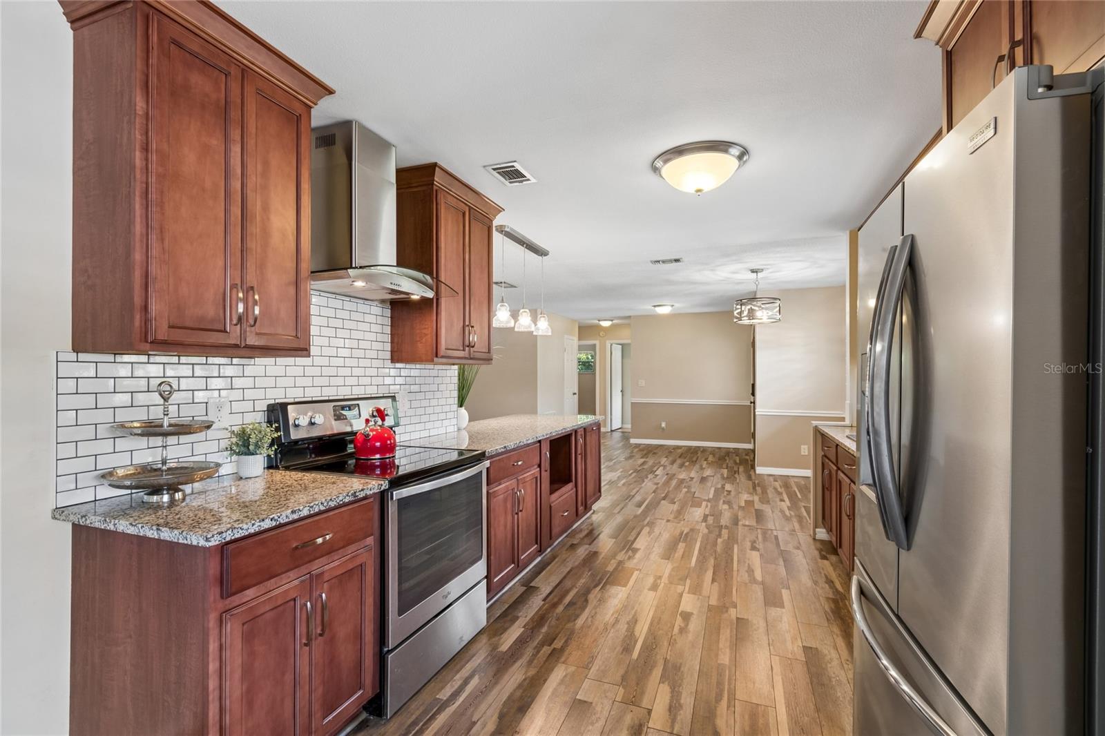 LAKESIDE VILLAGE - Residential