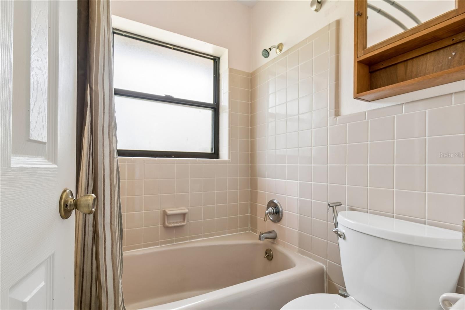 LAKESIDE VILLAGE - Residential