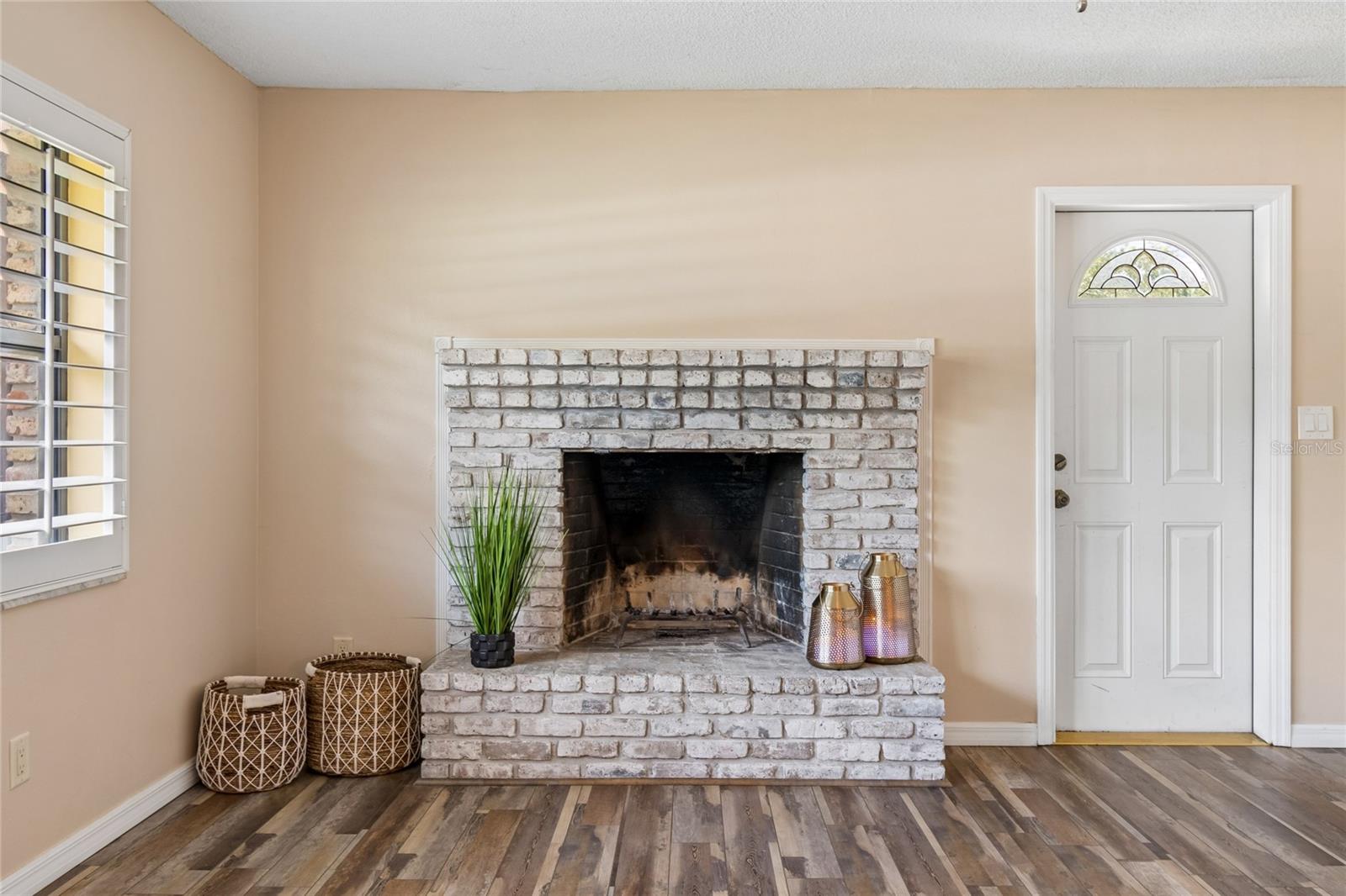 LAKESIDE VILLAGE - Residential