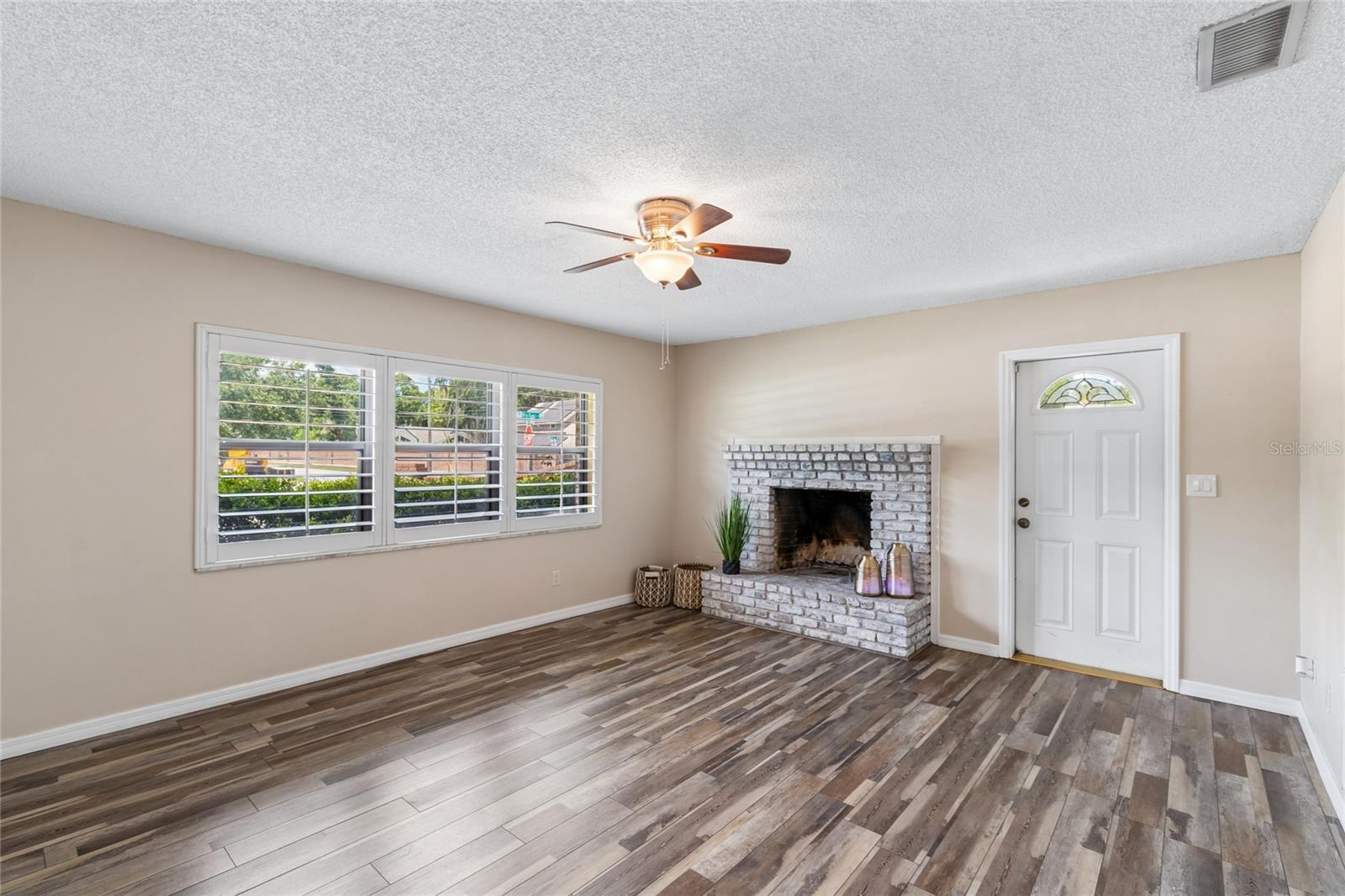 LAKESIDE VILLAGE - Residential