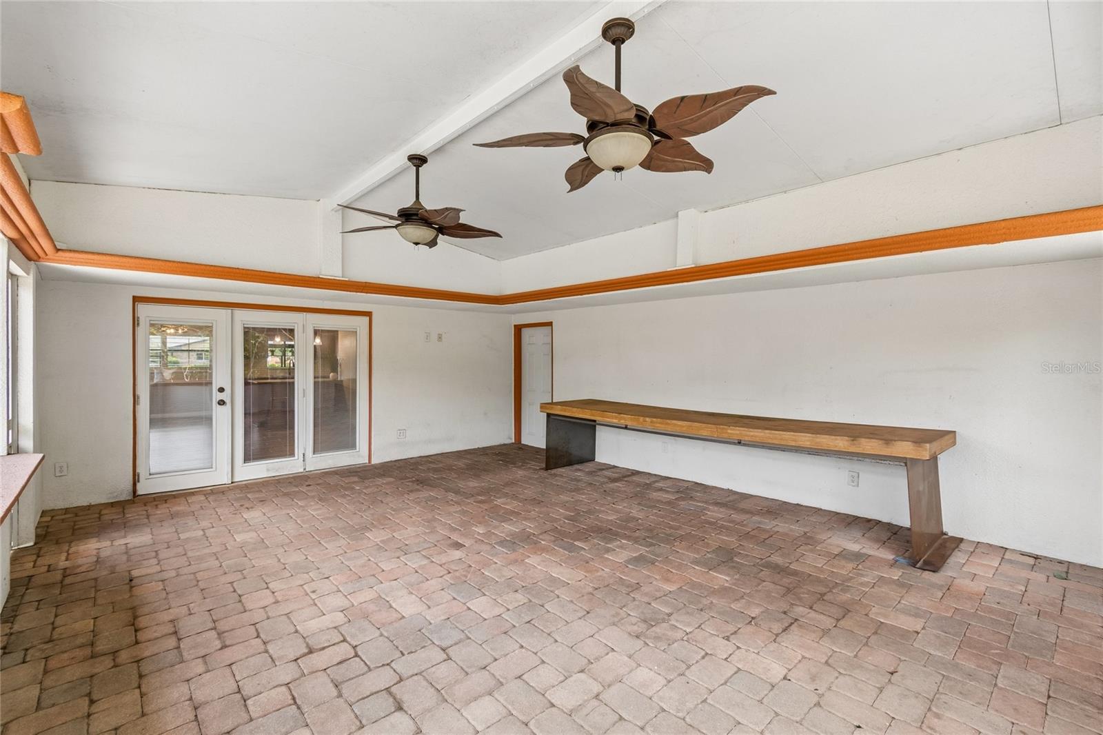 LAKESIDE VILLAGE - Residential