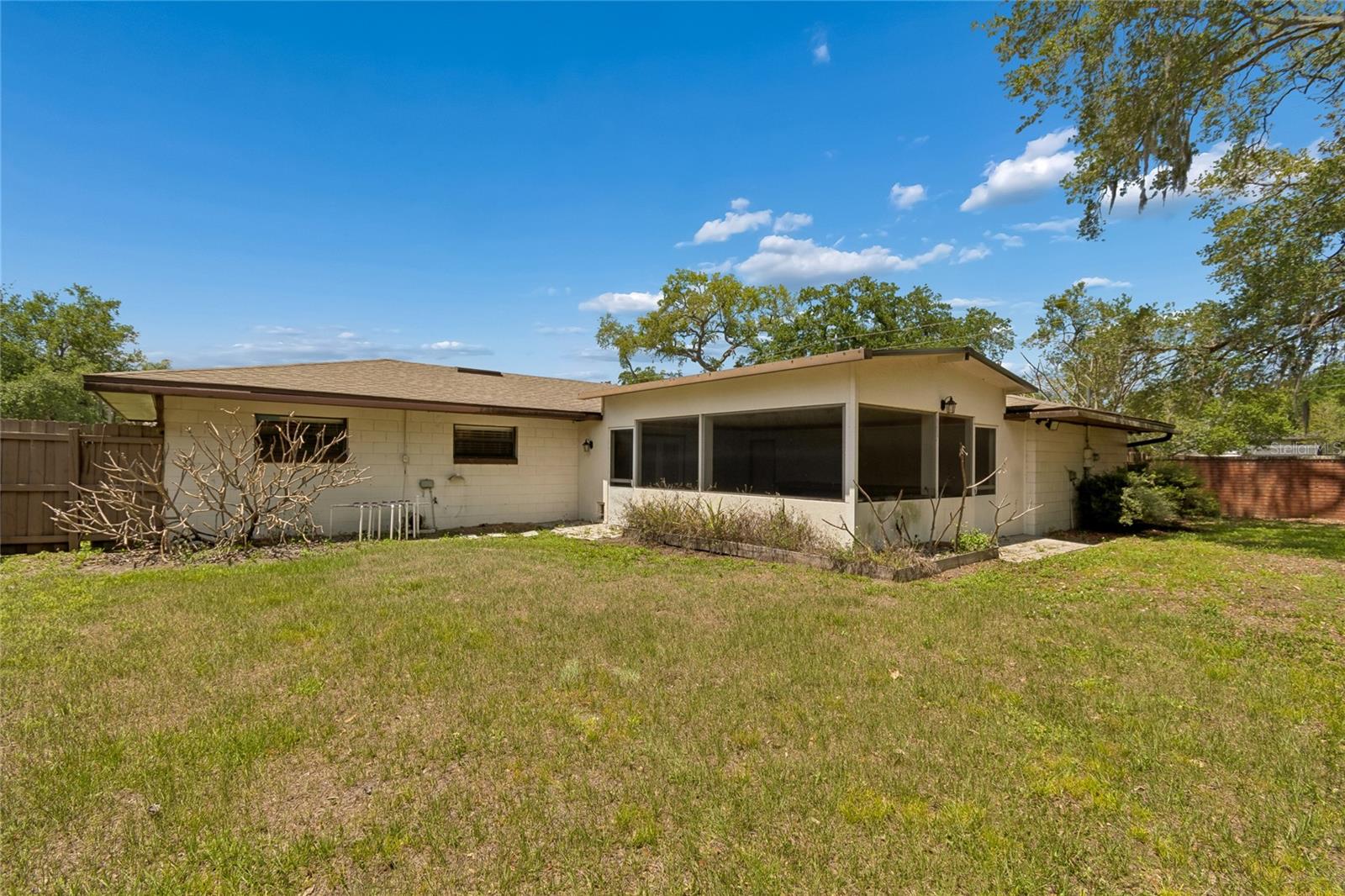 LAKESIDE VILLAGE - Residential