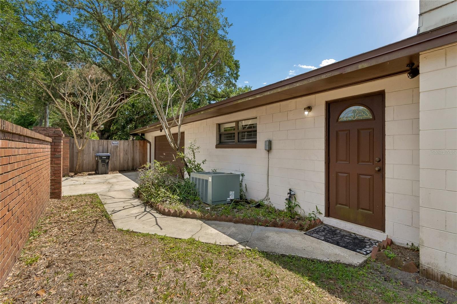 LAKESIDE VILLAGE - Residential