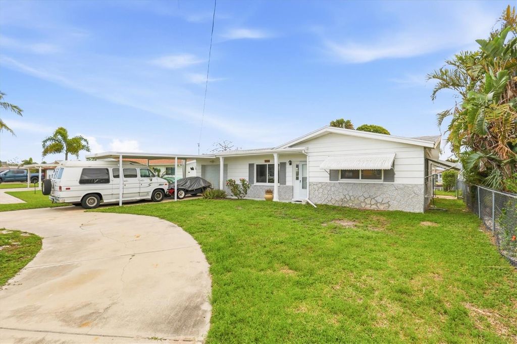 Photo of 13538 Leslie Drive, Hudson, FL 34667 (MLS # W7884429)