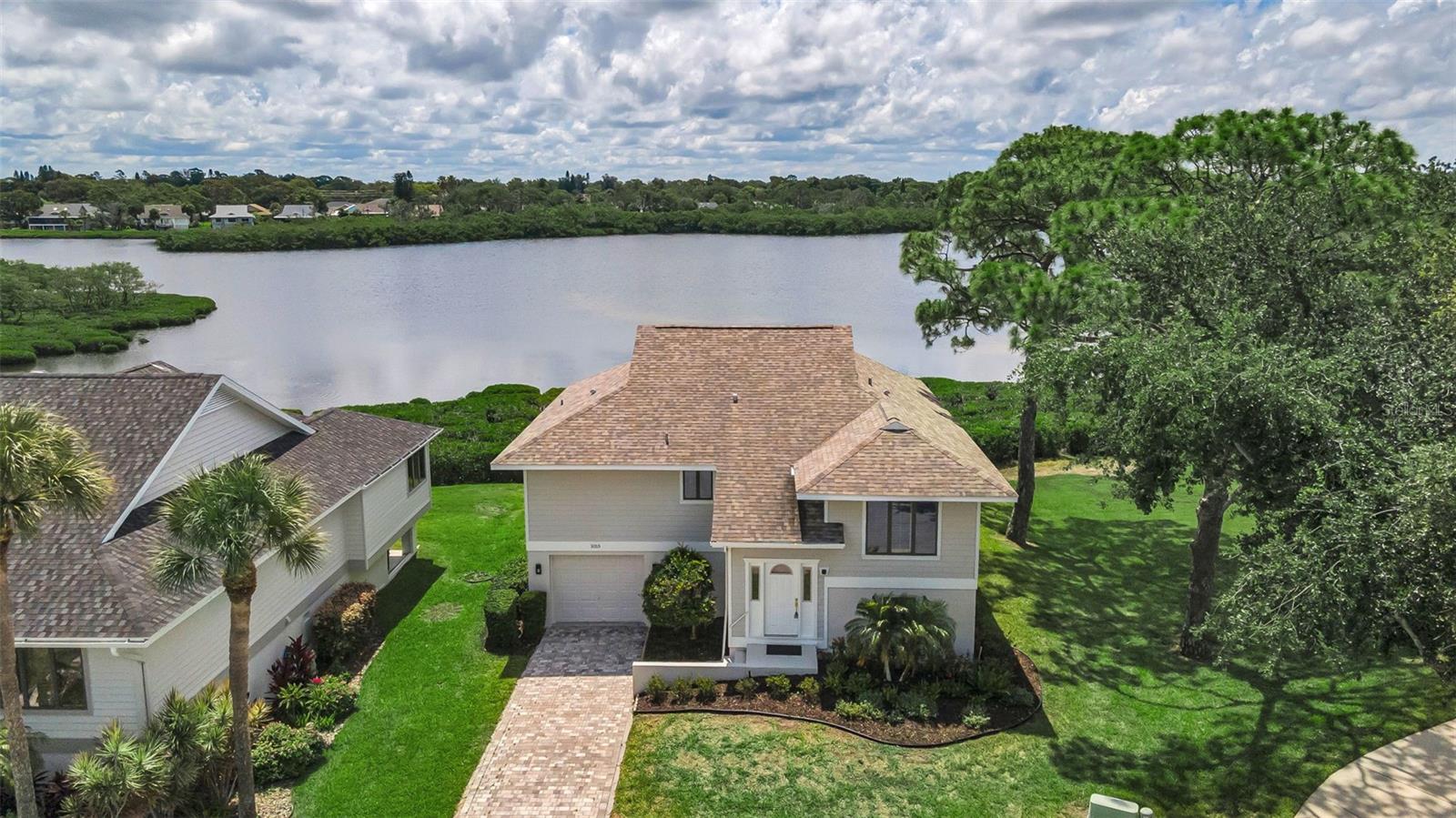 1015 TEAL POINTE