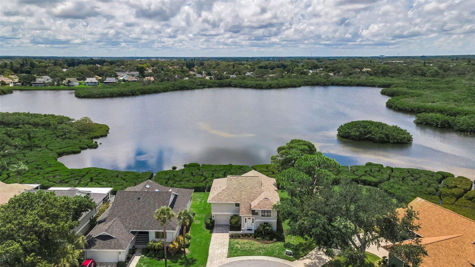 1015 TEAL POINTE
