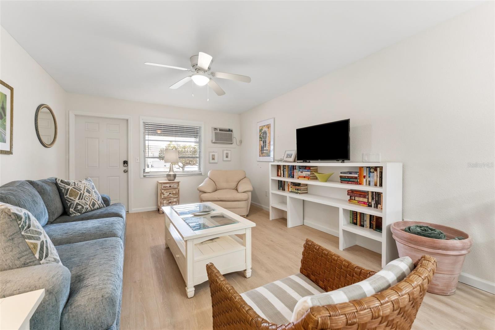 CHATEAU CONDO THE - Residential