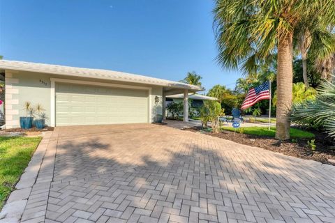 Single Family Residence in SARASOTA FL 5515 CONTENTO DRIVE 60.jpg