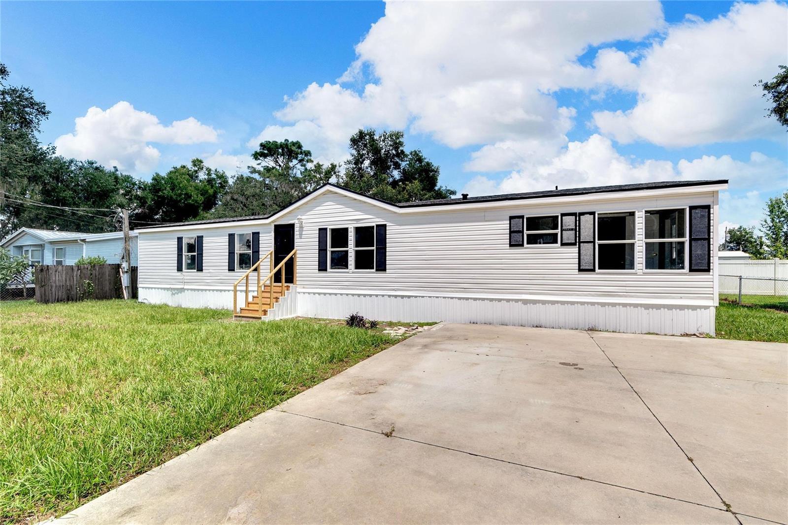 View MULBERRY, FL 33860 mobile home