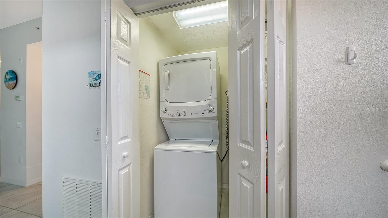 PINESTONE AT PALMER RANCH - Residential Lease