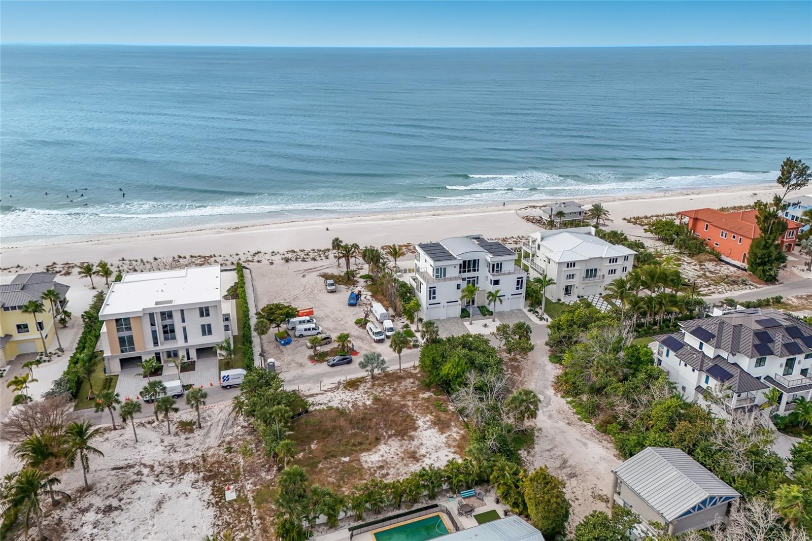 SLEEPY LAGOON - Land