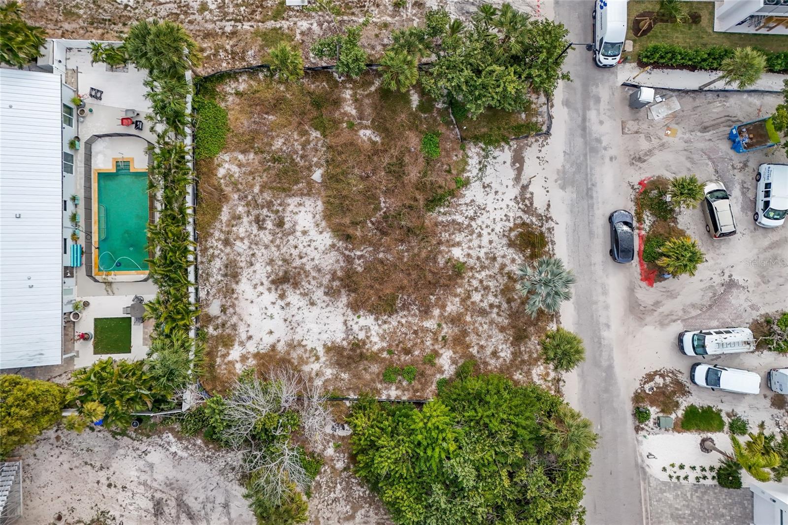 SLEEPY LAGOON - Land