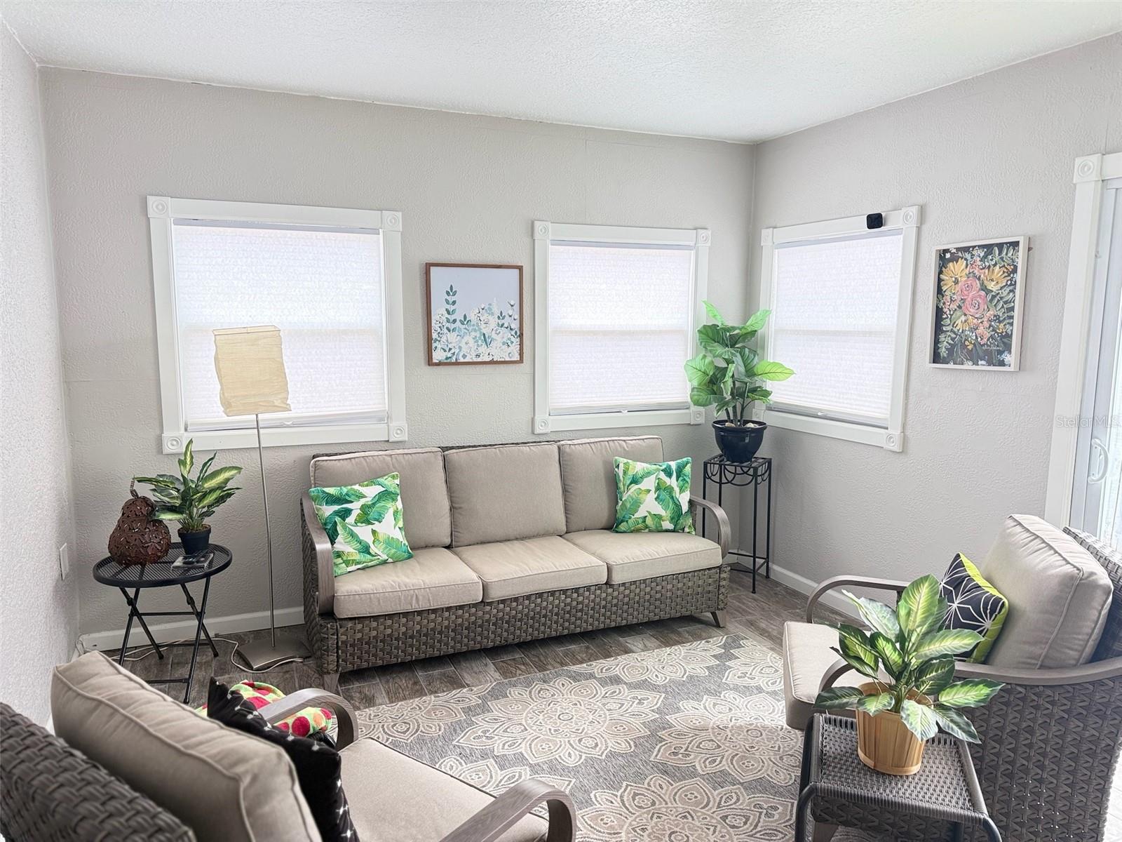 206 HOLLYWOOD COURT N