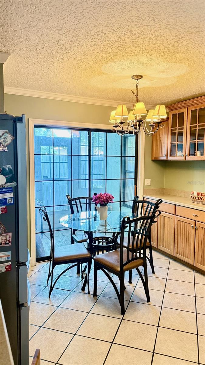 206 HOLLYWOOD COURT N