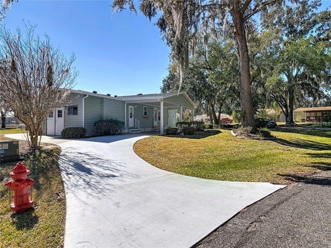 Tiny photo for 25533 Belle Helene, Leesburg, FL 34748 (MLS # G5119447)