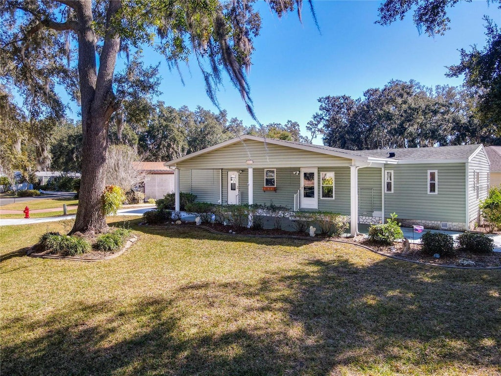 Photo of 25533 Belle Helene, Leesburg, FL 34748 (MLS # G5119447)