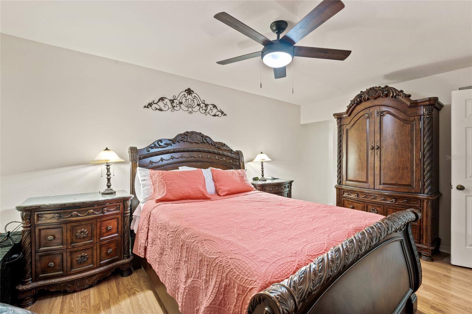 LEESBURG COACH HOUSES AT LEESBUG CONDO - Residential