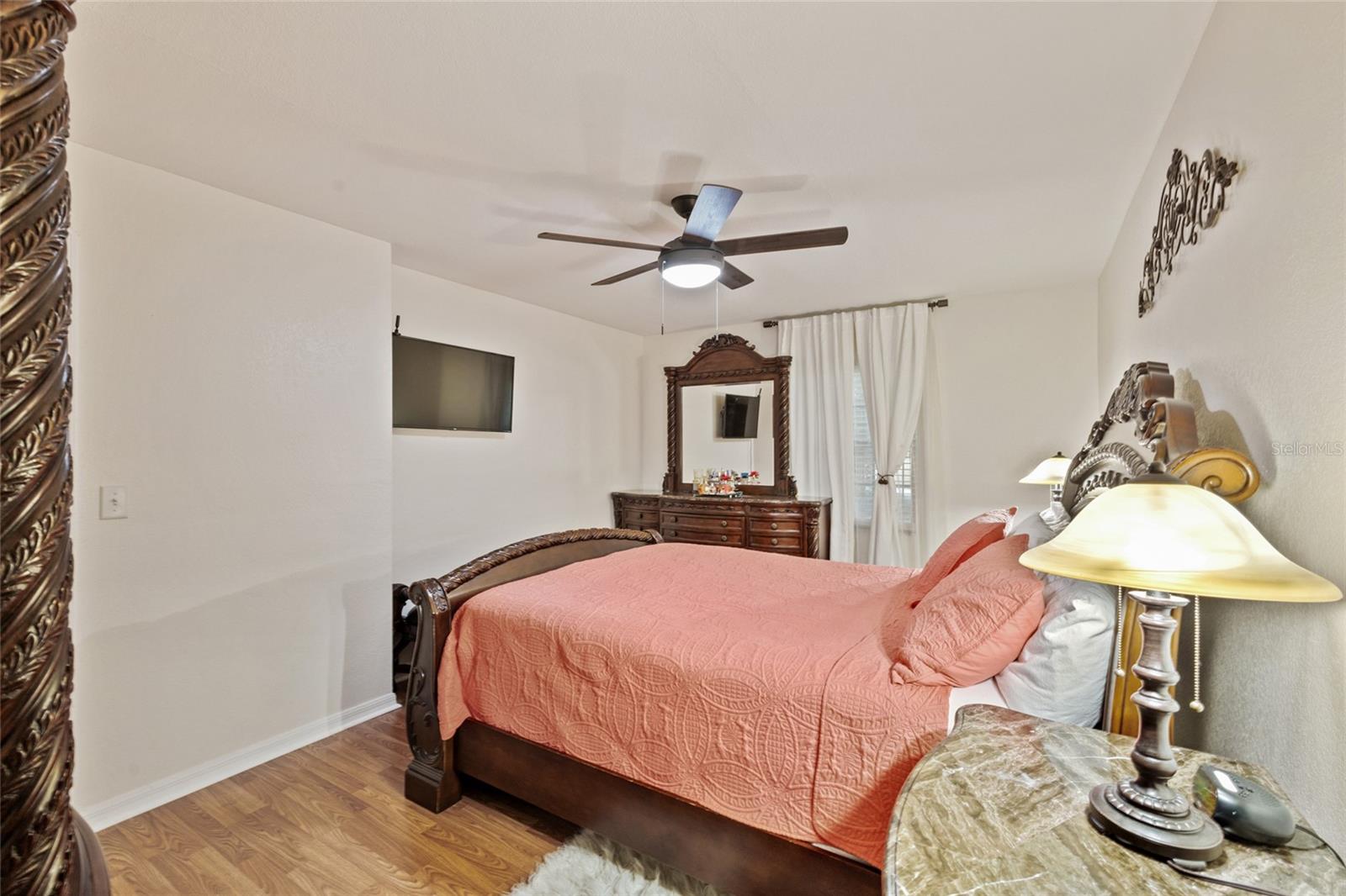 LEESBURG COACH HOUSES AT LEESBUG CONDO - Residential