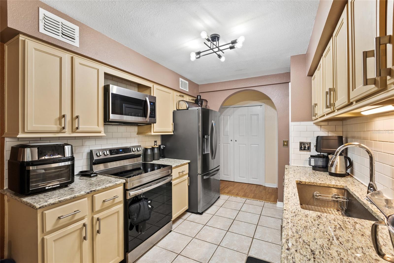 100 E OAK TERRACE A2