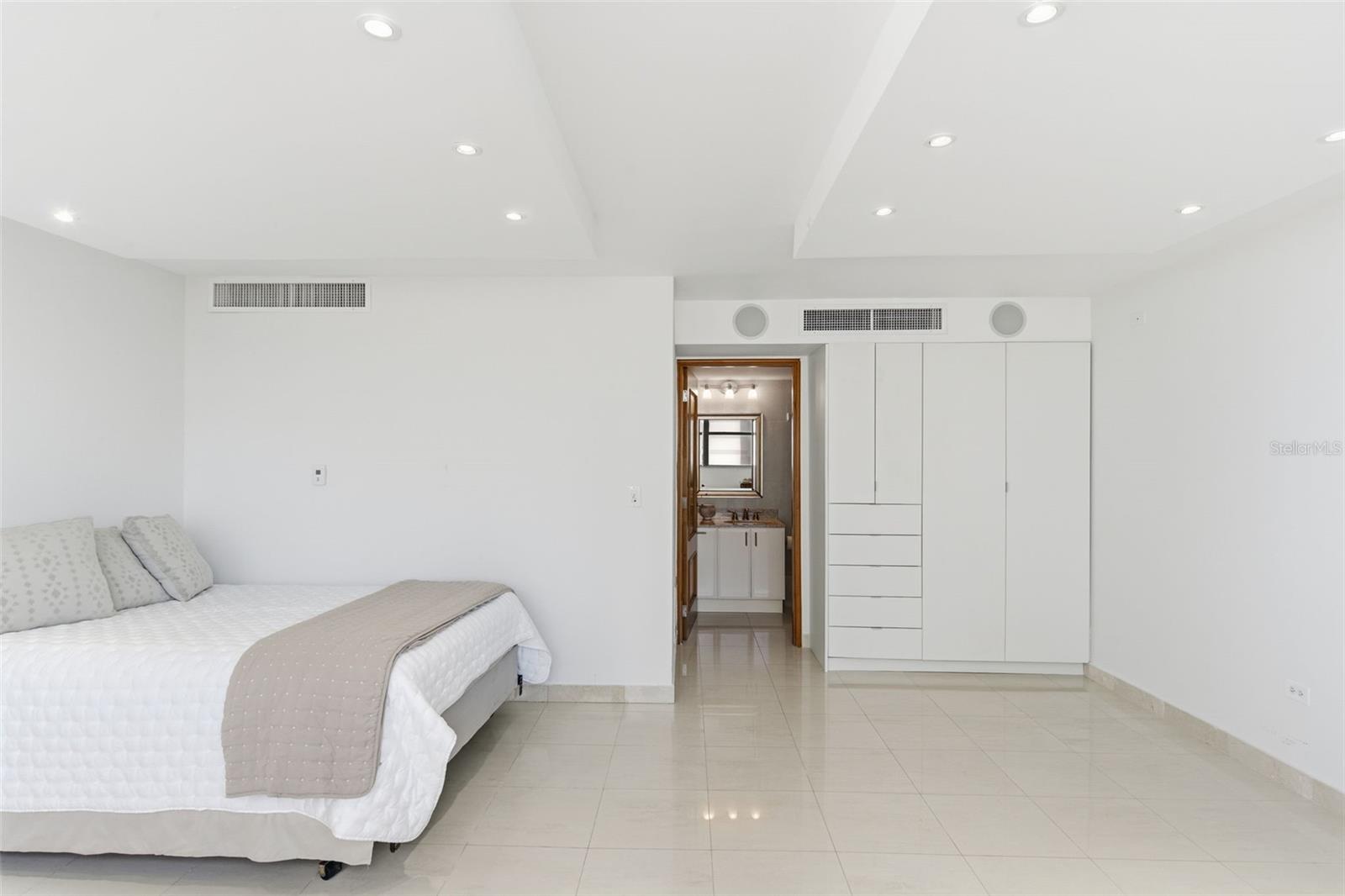 ACQUAMARINA CONDOMINIUM - Residential Lease