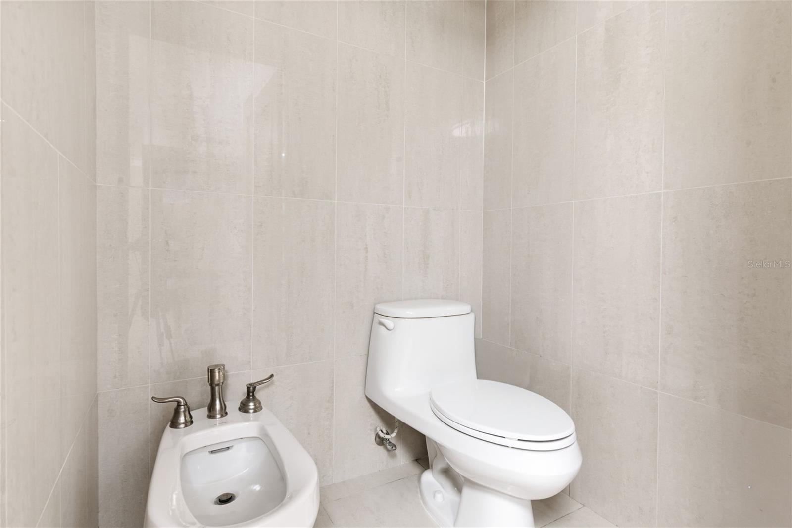 ACQUAMARINA CONDOMINIUM - Residential Lease