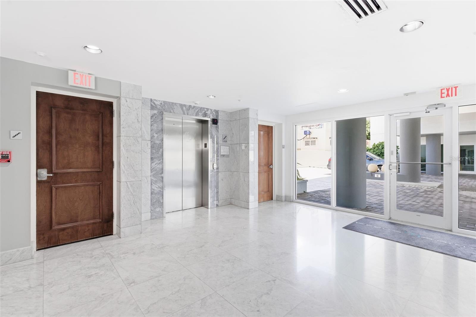 ACQUAMARINA CONDOMINIUM - Residential Lease