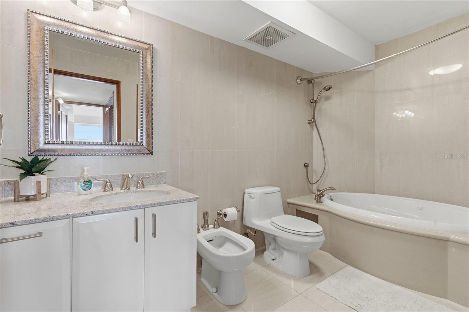 ACQUAMARINA CONDOMINIUM - Residential Lease