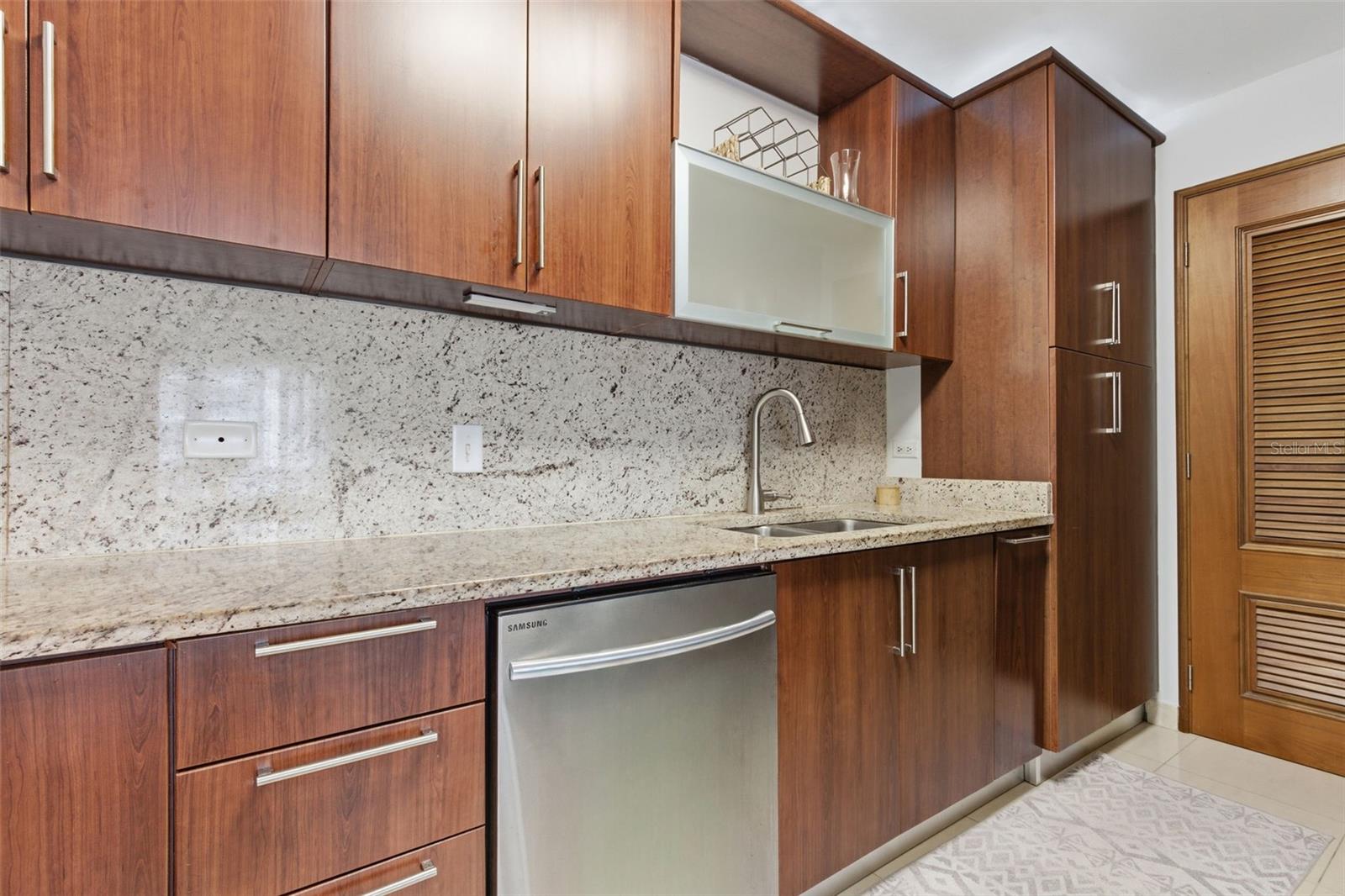 ACQUAMARINA CONDOMINIUM - Residential Lease