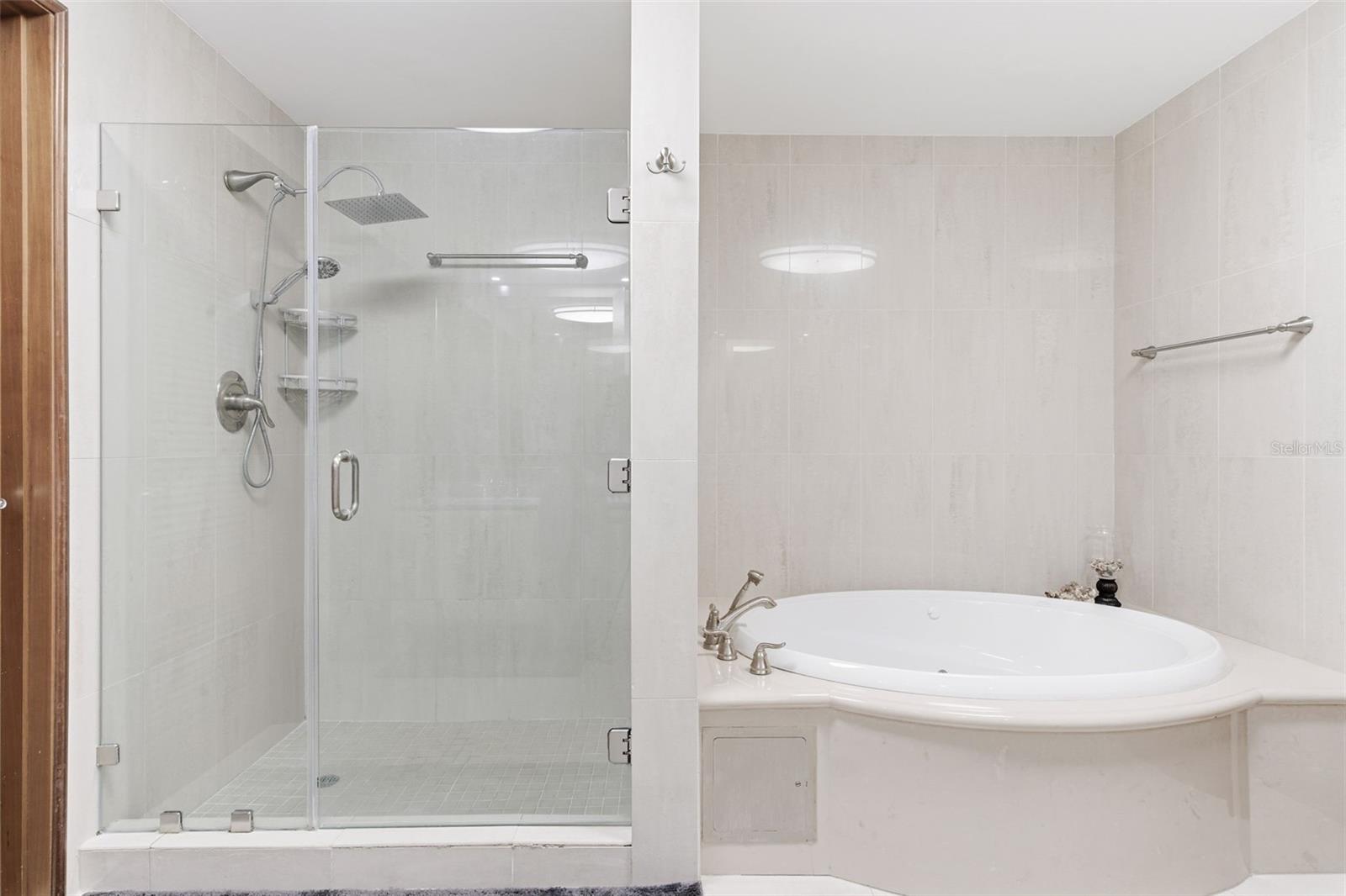 ACQUAMARINA CONDOMINIUM - Residential Lease