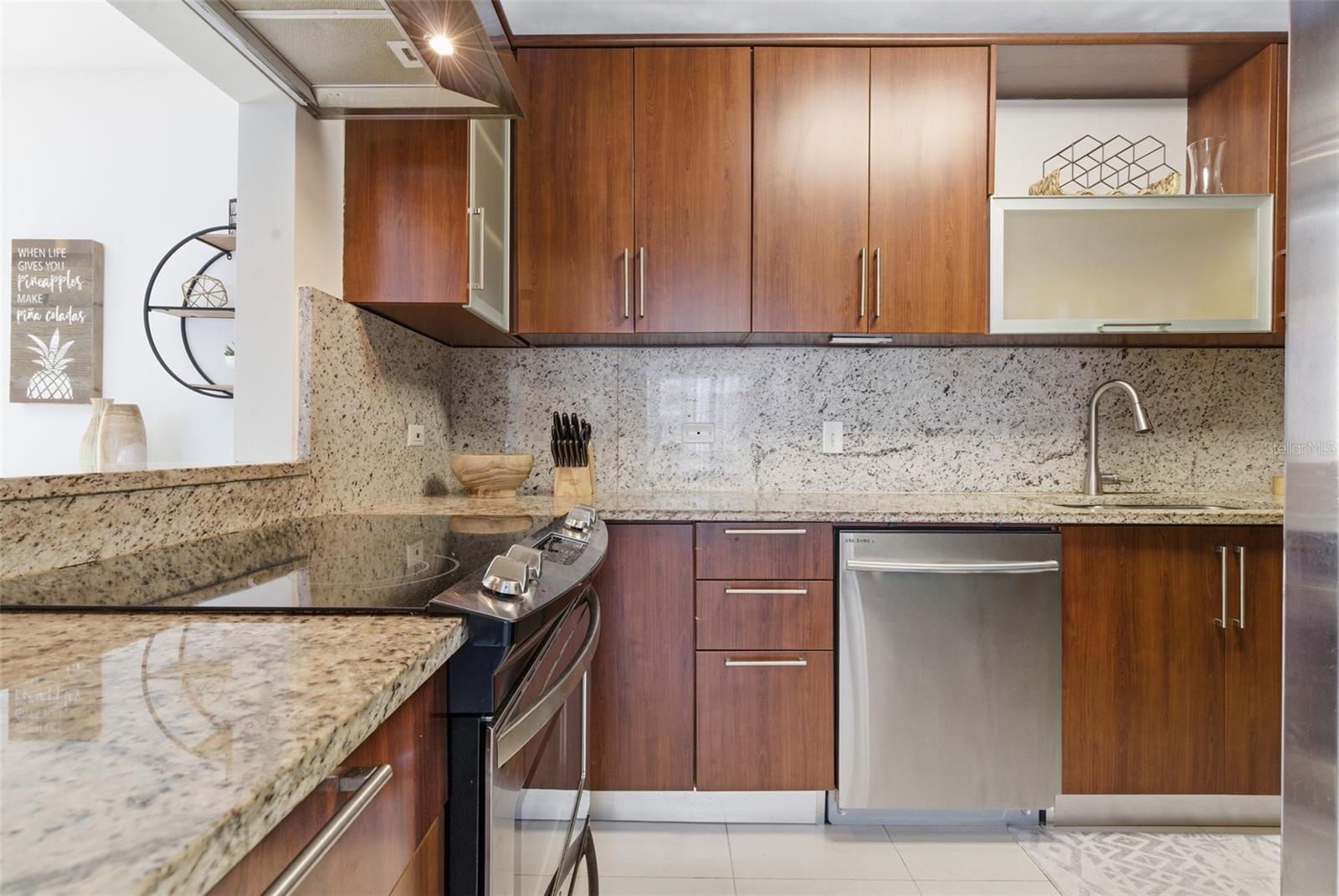 ACQUAMARINA CONDOMINIUM - Residential Lease