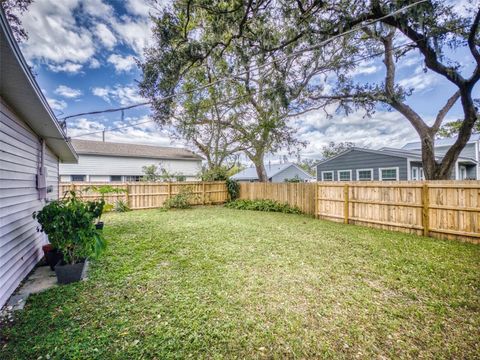 A home in SOUTH DAYTONA