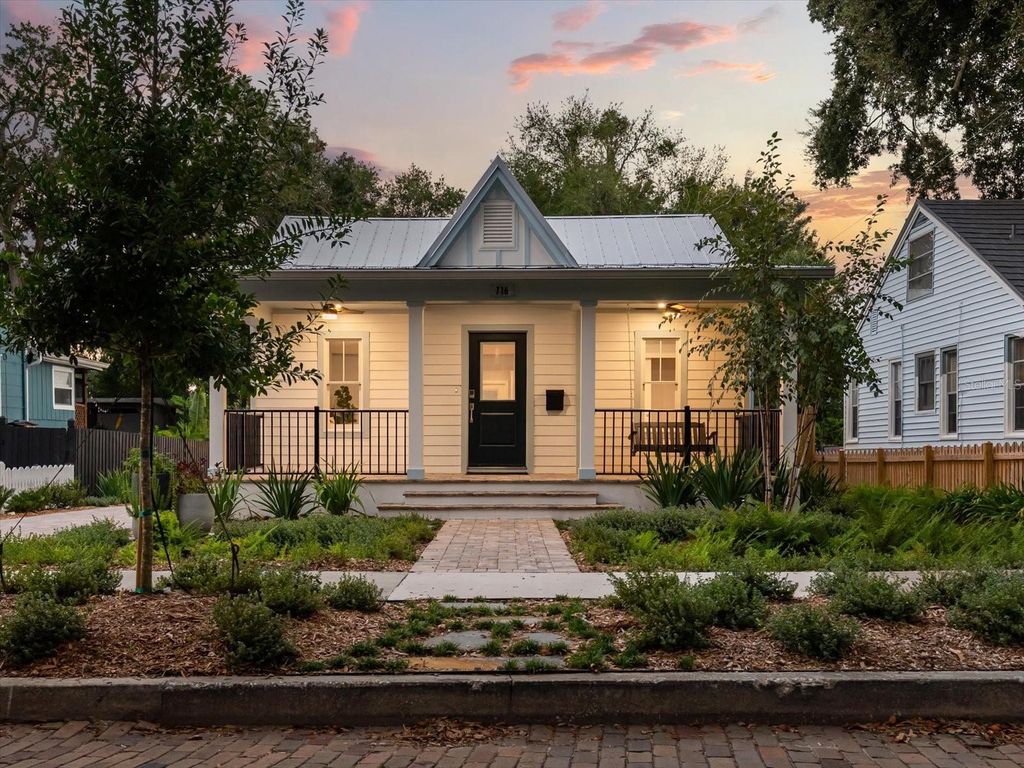 Photo of 716 E Pine Street, Orlando, FL 32801 (MLS # O6356026)