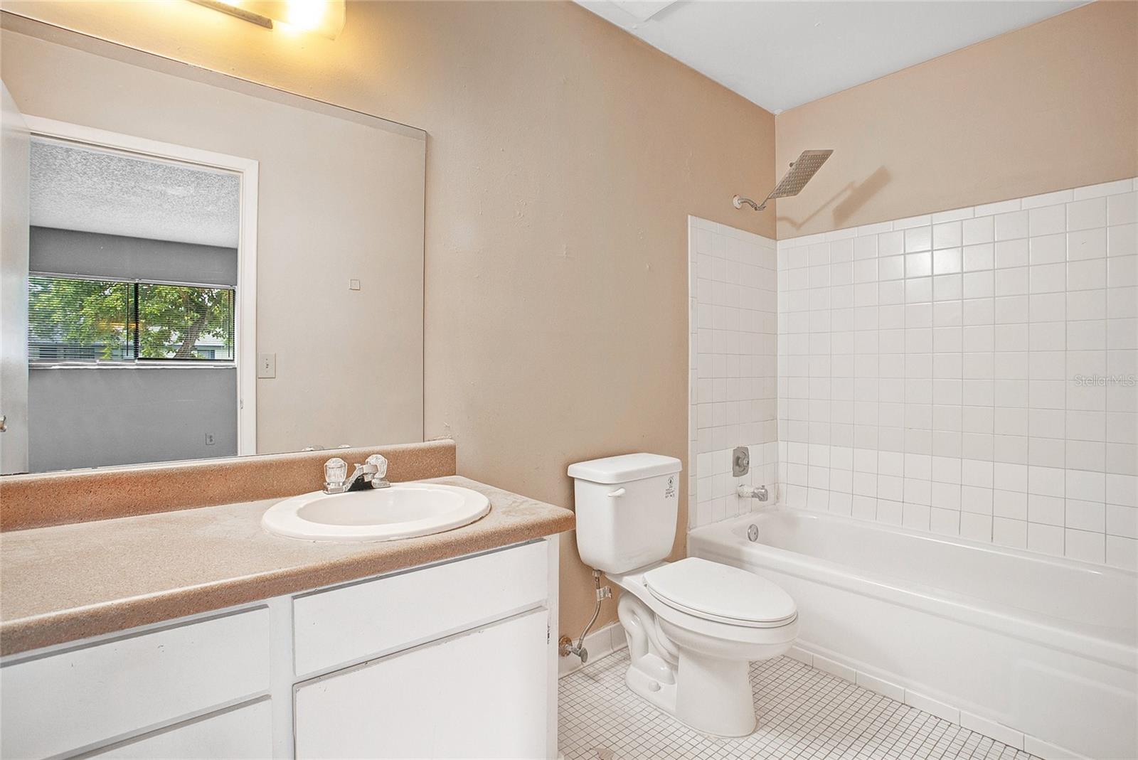 ALTAMONTE RIDGE - Residential Lease