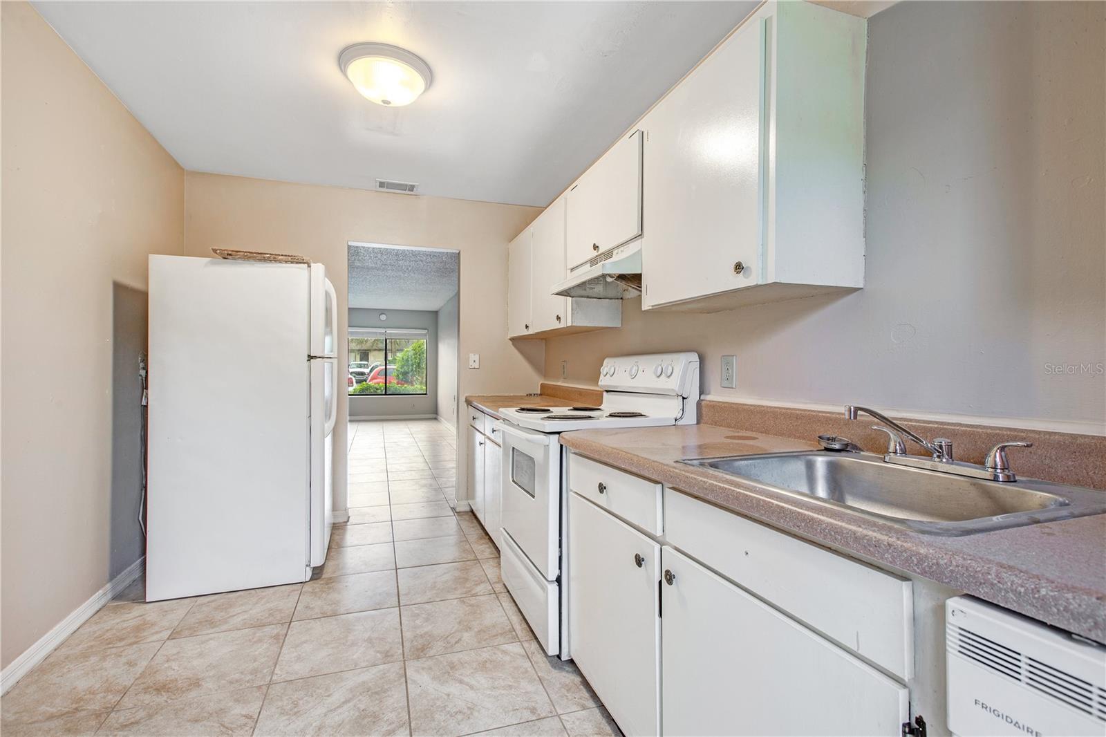 ALTAMONTE RIDGE - Residential Lease