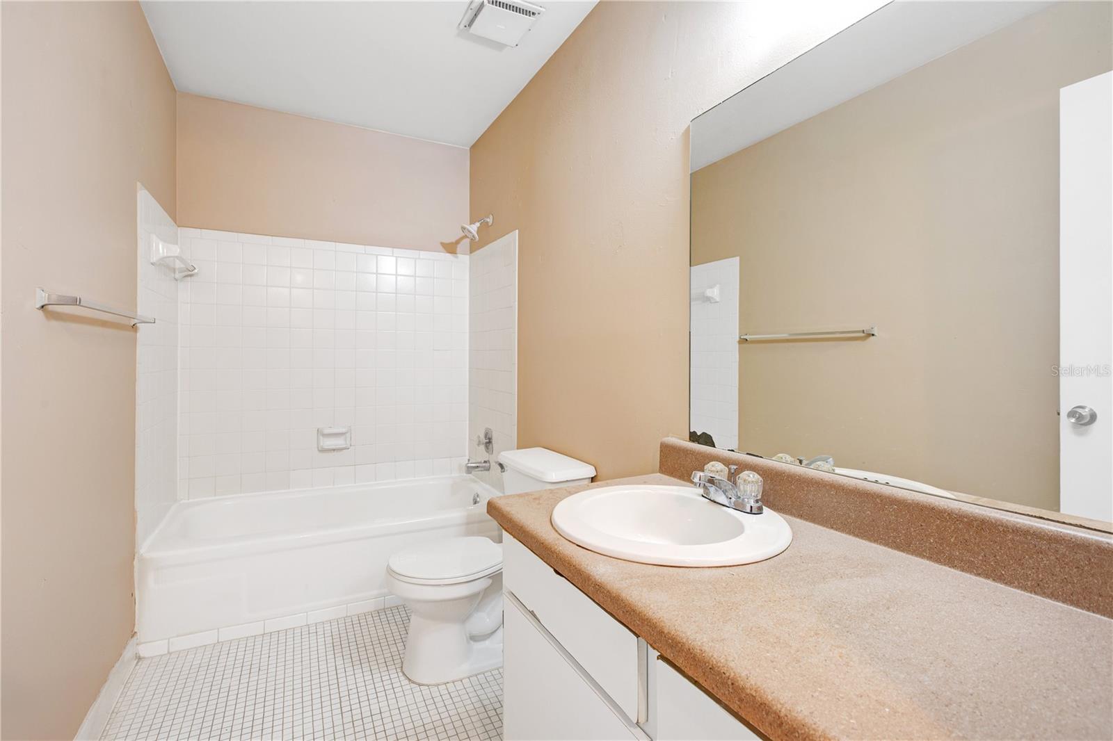 ALTAMONTE RIDGE - Residential Lease